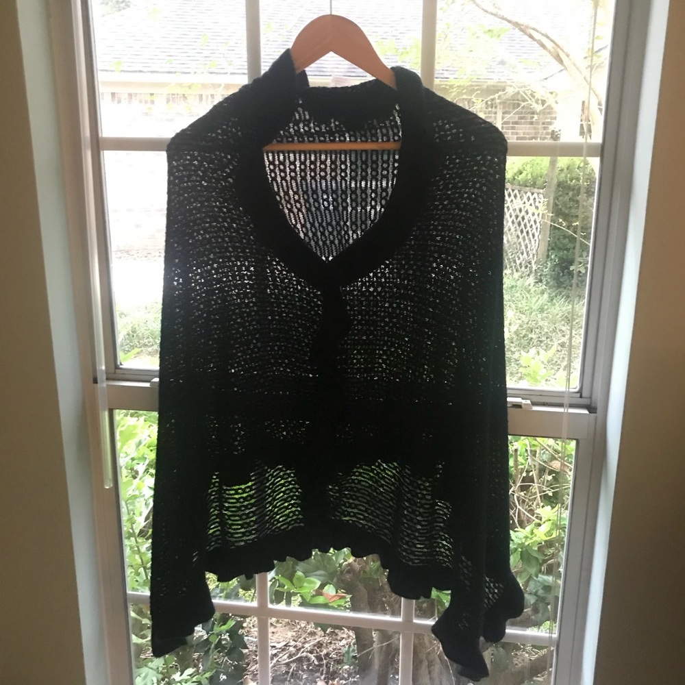 Black pullover shawl